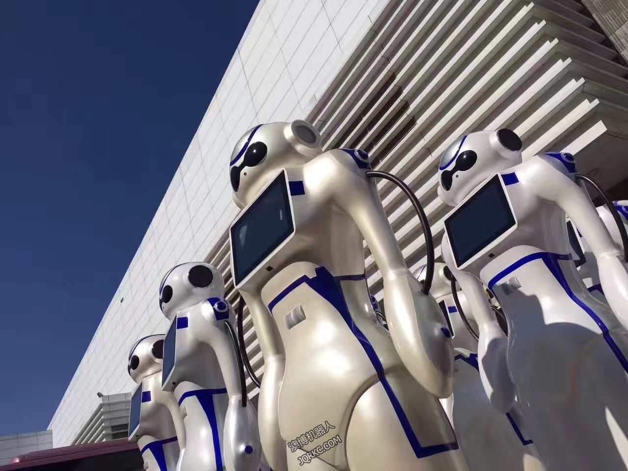 人工智能機(jī)器人能幫助人類(lèi)